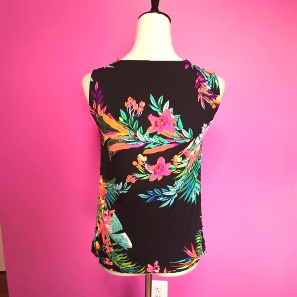 Worthington ladies Black floral sleeveless blouse (Size PS)